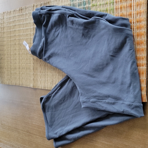 LULULEMON  ATHLETIC  WORK OUT PANTS - Picture 6 of 9